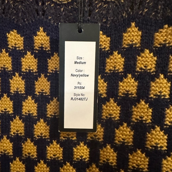 Romeo + Juliet Couture Sweater Dress - Picture 3 of 5